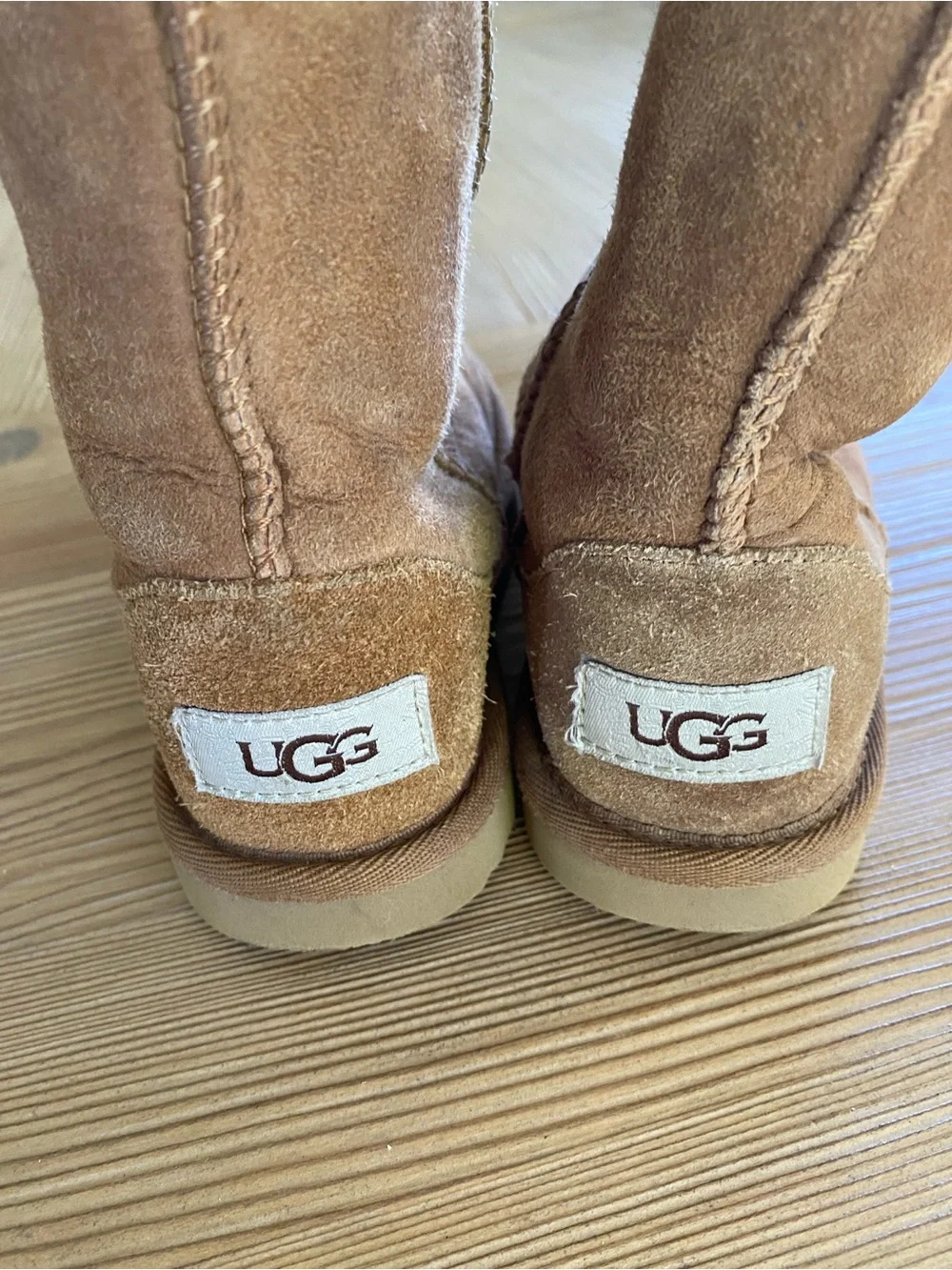Ugg Classic Shearling Lined Suede Boots - Chestnut size 12